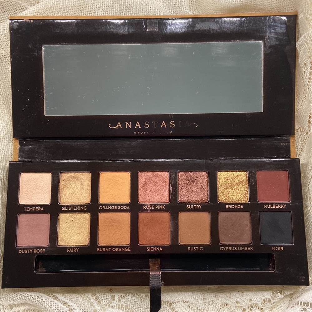 Anastasia Beverly Hills Soft Glam Palette
